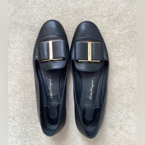 Womens Salvatore Ferragamo Sarno Now Loafer Gold Buckle Size 8.5 with Dust bag